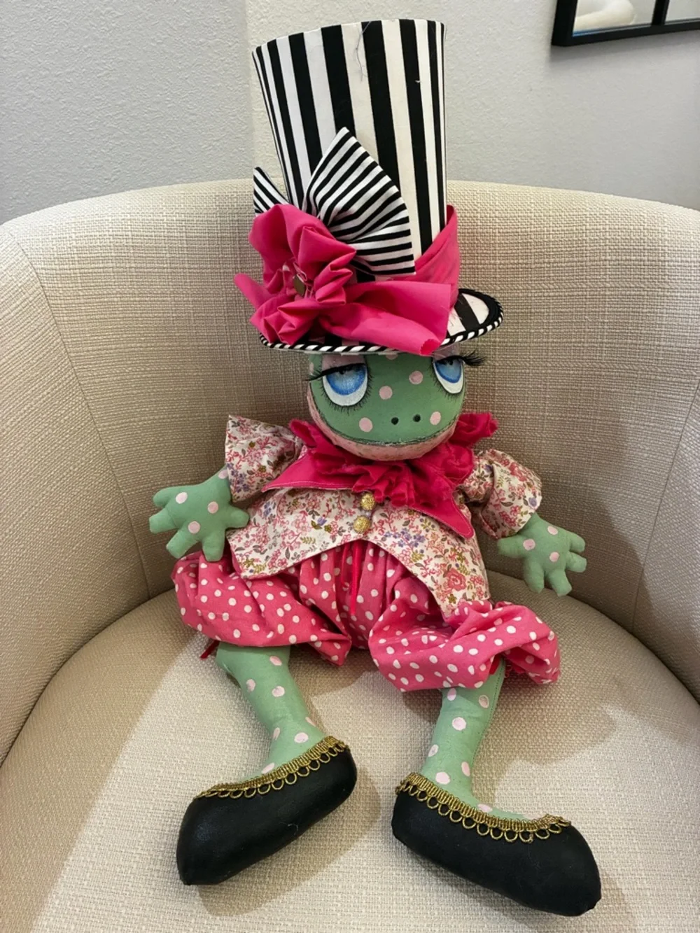 Handmade Pink & Green Holiday Frog Wreath attachment